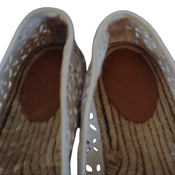 Michael Kors Cream Cut Out Espadrille Flats Size 8.5-9 - Picture 4 of 11